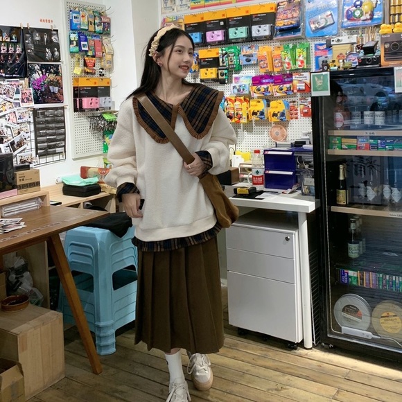 Sweater - Picture 2 of 5